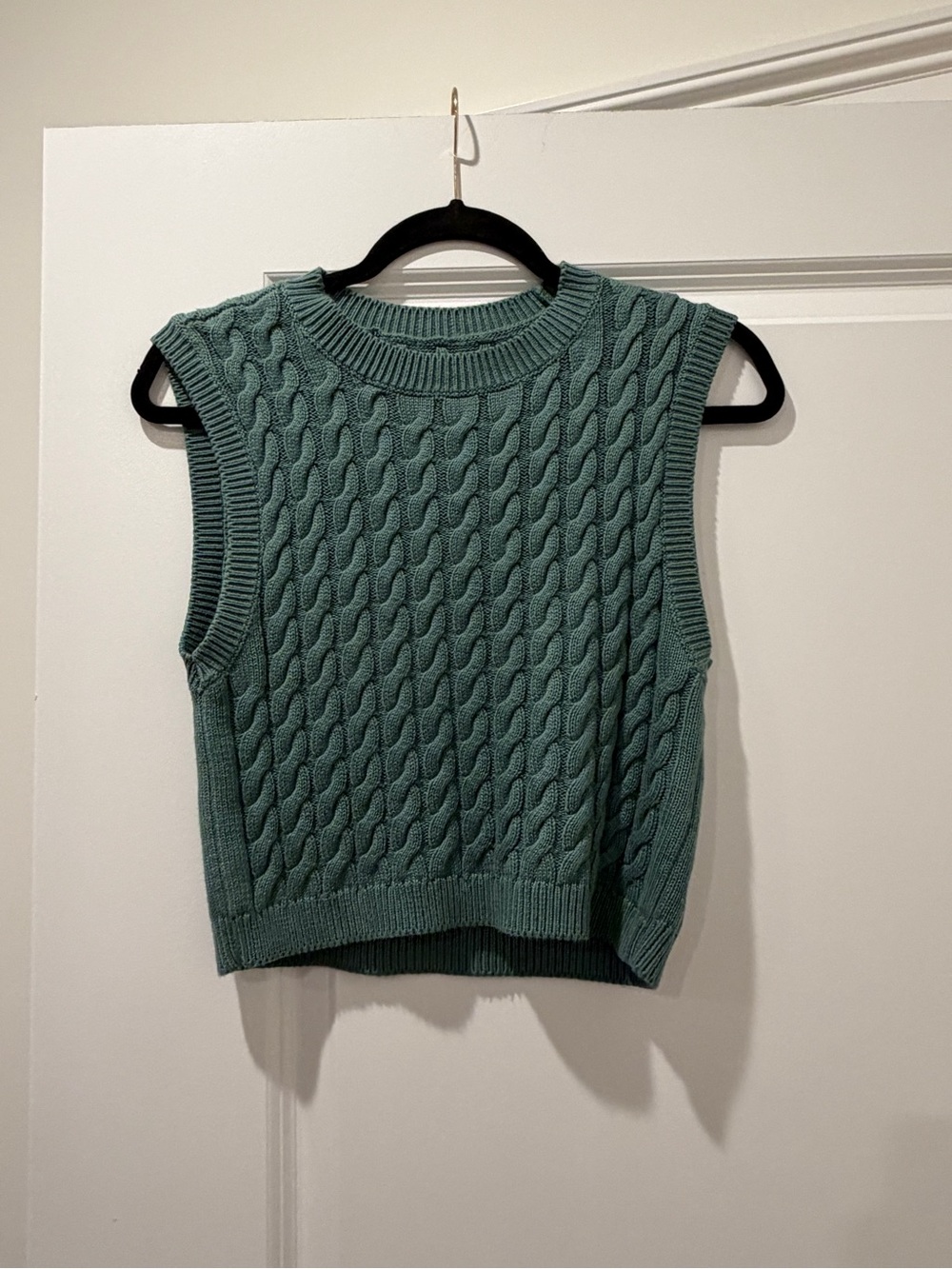 Abercrombie and fitch green cable knit sweater vest